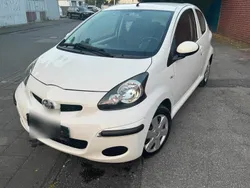 Weiß Gebraucht 2010 Toyota Aygo Kleinwagen | 2.600 € (Fairer Preis)