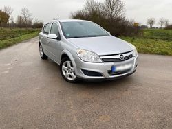 Grau Gebraucht 2008 Opel Astra Edition Limousine | 1.800 € (Fairer Preis)