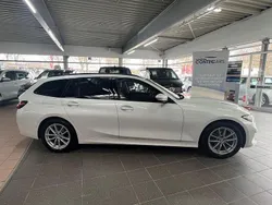 Mineralweiss Gebraucht 2022 BMW 318 Sport Line Kombi | 27.999 € (Fairer Preis)