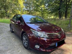Rot Gebraucht 2013 Toyota Avensis Edition Limousine | 9.000 € (Fairer Preis)