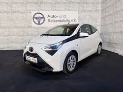 Weiß Gebraucht 2021 Toyota Aygo X-play Kleinwagen | 12.000 € (Guter Preis)