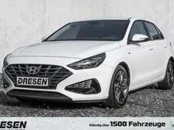 Weiss Gebraucht 2023 Hyundai i30 Trend Kombi | 18.990 € (Fairer Preis)