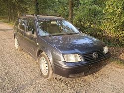 Blau Gebraucht 2002 VW Bora Comfortline Limousine | 1.250 € (Fairer Preis)