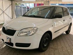 Weiß Gebraucht 2009 Skoda Fabia Classic Limousine | 2.999 € (Fairer Preis)