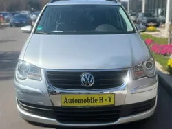 Silber Gebraucht 2010 VW Touran Trendline Van / Kleinbus | 4.400 € (Guter Preis)