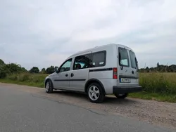 Silber Gebraucht 2006 Opel Combo Van / Kleinbus | 5.999 €