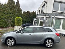 Silber Gebraucht 2011 Opel Astra Design Edition Kombi | 3.999 € (Guter Preis)