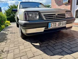 Silber Gebraucht 1987 Opel Ascona Limousine | 5.500 €