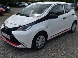 Weiß Gebraucht 2017 Toyota Aygo Kleinwagen | 8.200 € (Fairer Preis)