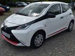 Weiß Gebraucht 2017 Toyota Aygo Kleinwagen | 7.490 € (Fairer Preis)