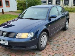 Blau Gebraucht 1998 VW Passat Limousine | 1.795 € (Etwas zu teuer)