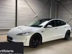 Weiß Gebraucht 2024 Tesla Model 3 Performance Limousine | 49.600 €