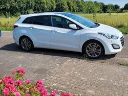 Weiß Gebraucht 2016 Hyundai i30 Premium Limousine | 11.800 € (Fairer Preis)