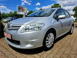 Silber Gebraucht 2010 Toyota Auris Life+ Limousine | 5.999 € (Fairer Preis)
