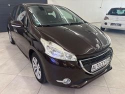 Schwarz Gebraucht 2013 Peugeot 208 Active Kleinwagen | 3.500 € (Guter Preis)
