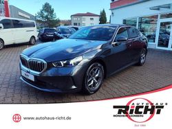 Sophistograu brillanteffekt me Gebraucht 2024 BMW 520 Sport Line Limousine | 41.440 € (Superpreis)
