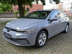 Mondsteingrau Gebraucht 2024 VW Golf VIII Life Kombi | 27.999 € (Guter Preis)