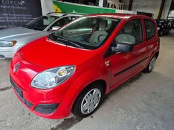 Hellrot Gebraucht 2011 Renault Twingo Kleinwagen | 2.550 € (Fairer Preis)