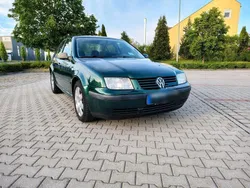 Grün Gebraucht 1999 VW Bora Limousine | 1.200 € (Guter Preis)