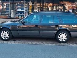 Schwarz Gebraucht 1996 Mercedes E220 Kombi | 9.999 €