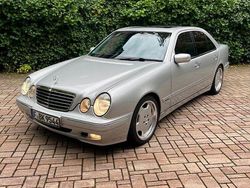 Silber Gebraucht 2000 Mercedes E320 Avantgarde Limousine | 11.500 €