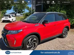 Bright red/cosmic black pearl Neu 2025 Suzuki Vitara Comfort+ SUV | 25.690 € (Fairer Preis)