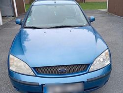 Blau Gebraucht 2001 Ford Mondeo Kombi | 1.300 €