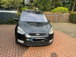 Grau Gebraucht 2008 Ford Galaxy Titanium Van / Kleinbus | 7.050 € (Teuer)