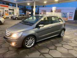 Grau Gebraucht 2005 Mercedes B200 Van / Kleinbus | 4.200 € (Fairer Preis)
