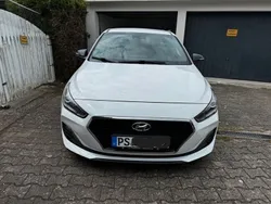 Weiß Gebraucht 2019 Hyundai i30 Passion Plus Limousine | 11.590 € (Fairer Preis)