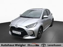 Silber Neu 2025 Toyota Yaris Comfort Limousine | 27.621 € (Fairer Preis)