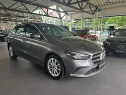 Grau Gebraucht 2019 Mercedes B200 Progressive Van / Kleinbus | 28.975 € (Teuer)