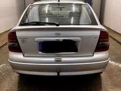 Grau Gebraucht 2003 Opel Astra Njoy Limousine | 2.100 € (Fairer Preis)