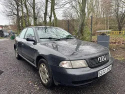 Grau Gebraucht 1998 Audi A4 Limousine | 870 € (Guter Preis)