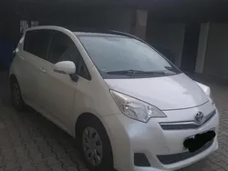 Weiß Gebraucht 2012 Toyota Verso-S Van / Kleinbus | 8.700 € (Fairer Preis)