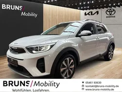 Weiß Gebraucht 2024 Kia Stonic Vision SUV | 19.990 € (Guter Preis)
