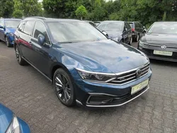 Aquamarinblau metallic Gebraucht 2021 VW Passat GTE Kombi | 24.988 € (Fairer Preis)