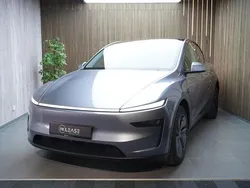 Silber Neu 2025 Tesla Model Y Long Range SUV | 57.536 € (Teuer)