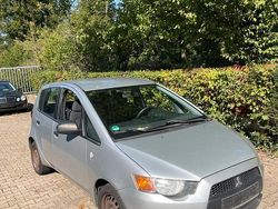Grau Gebraucht 2009 Mitsubishi Colt Inform Kleinwagen | 800 € (Fairer Preis)