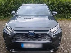 Grau Gebraucht 2021 Toyota RAV4 Hybrid SUV | 31.500 € (Fairer Preis)