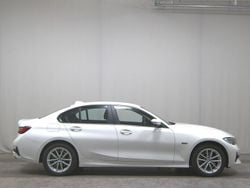 Weiss Gebraucht 2022 BMW 320e Sport Line Limousine | 19.480 € (Superpreis)