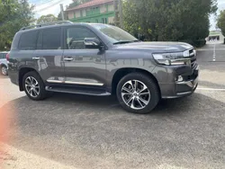 Grau Gebraucht 2021 Toyota Land Cruiser Executive SUV | 91.000 €