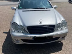 Silber Gebraucht 2005 Mercedes C200 Classic Limousine | 2.600 € (Teuer)