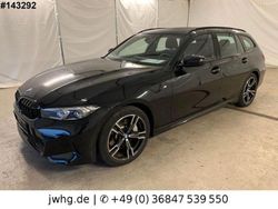 Black sapphire metallic Gebraucht 2024 BMW 330 M Sport Kombi | 37.950 €