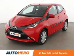 Rot Gebraucht 2016 Toyota Aygo X-play Kleinwagen | 8.630 € (Fairer Preis)