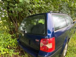 Blau Gebraucht 2001 VW Passat Kombi | 1.000 €