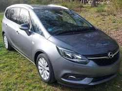 Grau Gebraucht 2017 Opel Zafira Active Van / Kleinbus | 15.500 € (Etwas zu teuer)