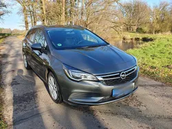 Grau Gebraucht 2018 Opel Astra Kombi | 9.975 €