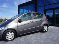 Grau (metallic) Gebraucht 2009 Mercedes A180 Limousine | 11.900 €