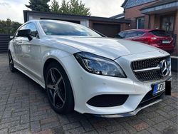 Weiß Gebraucht 2015 Mercedes CLS220 Shooting Brake AMG line Kombi | 18.999 €